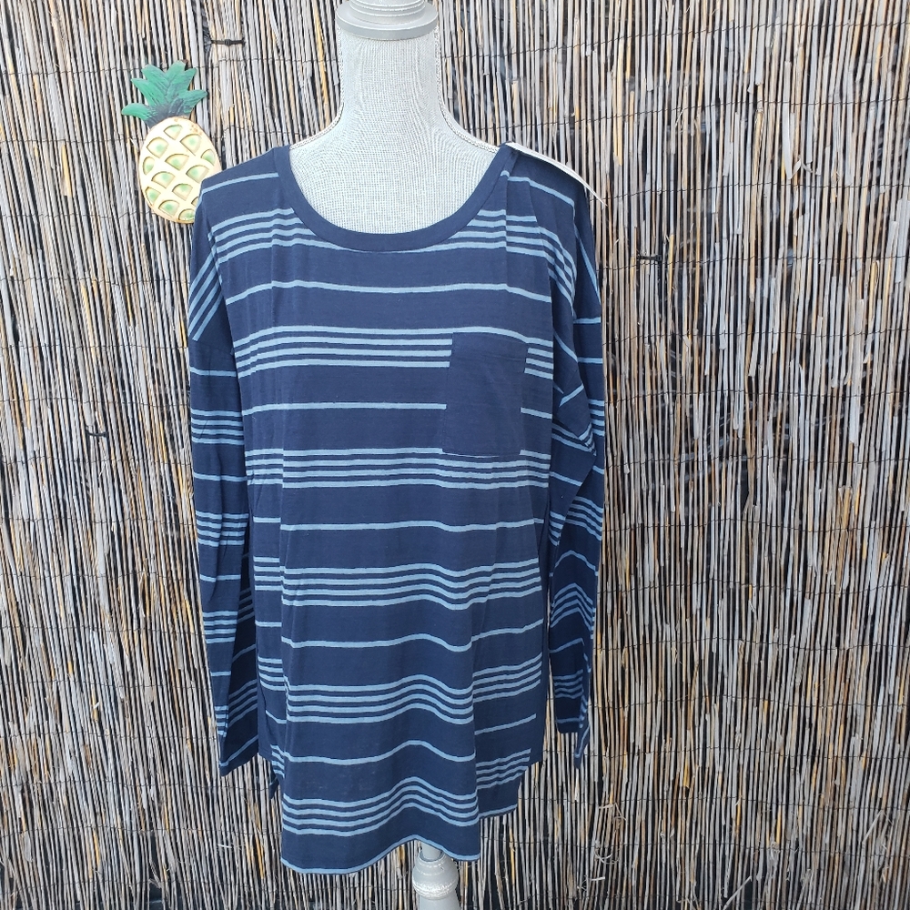 🌺 Liz Lange Long Sleeve crew neck stripe maternity top size Large